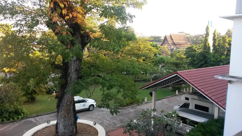 Av Hotel Vientiane Exterior photo