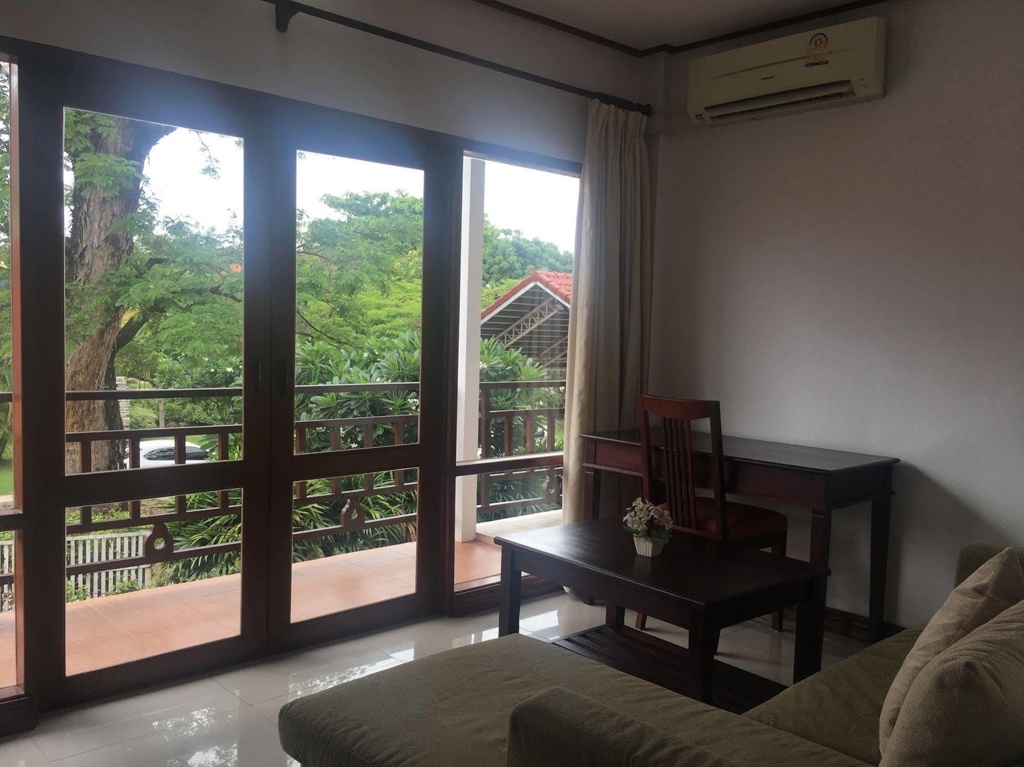 Av Hotel Vientiane Exterior photo