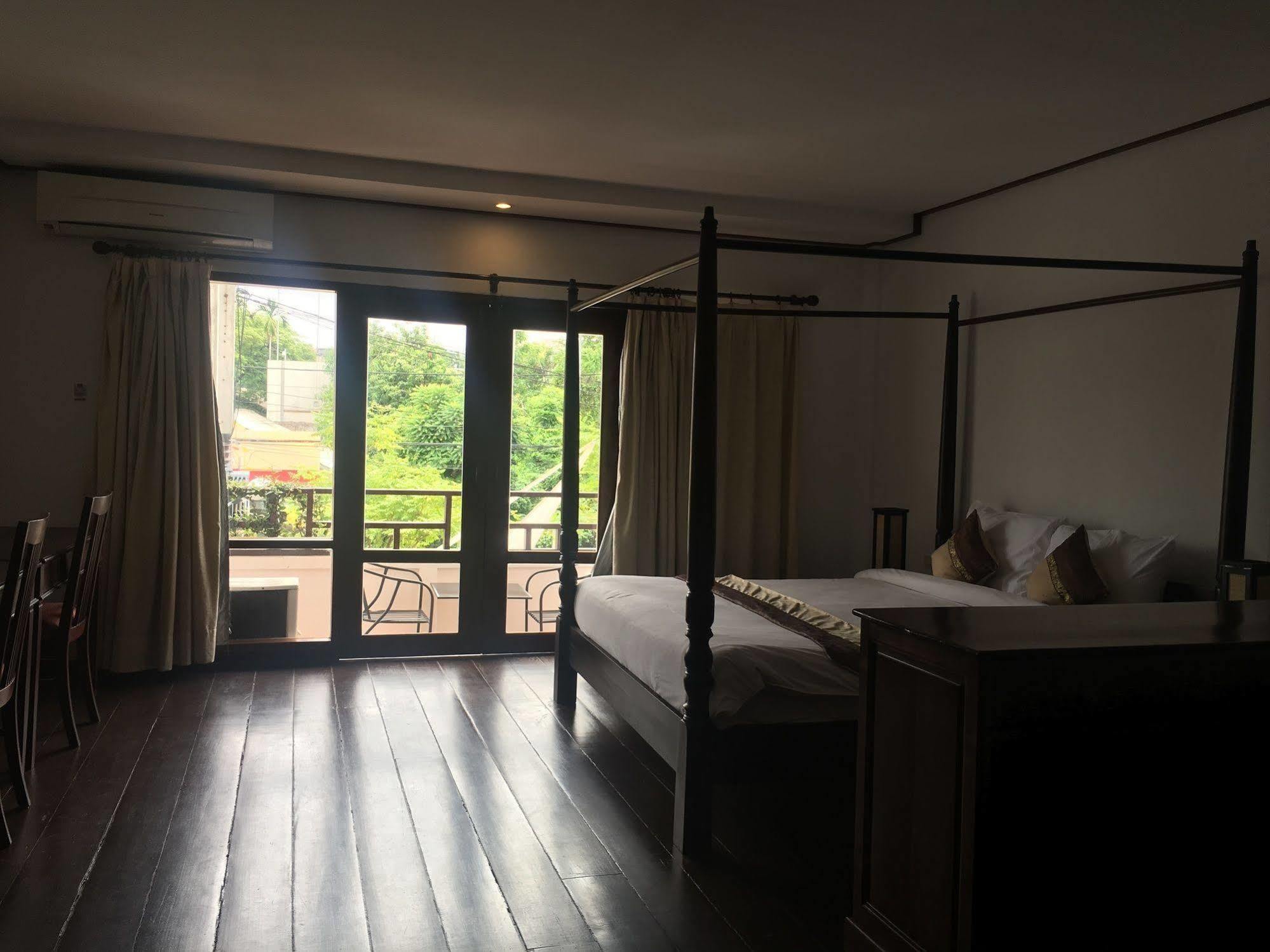 Av Hotel Vientiane Exterior photo