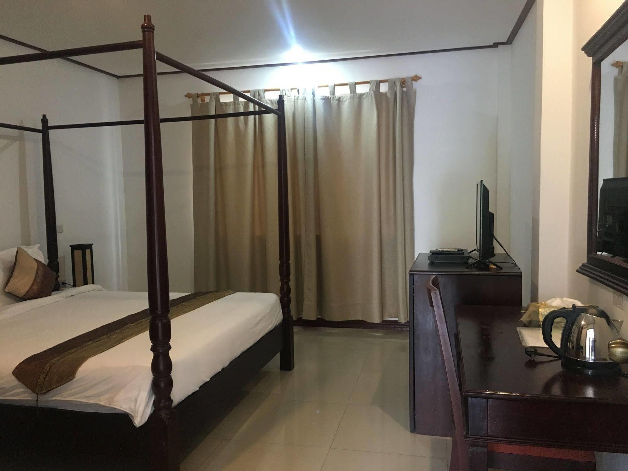 Av Hotel Vientiane Exterior photo