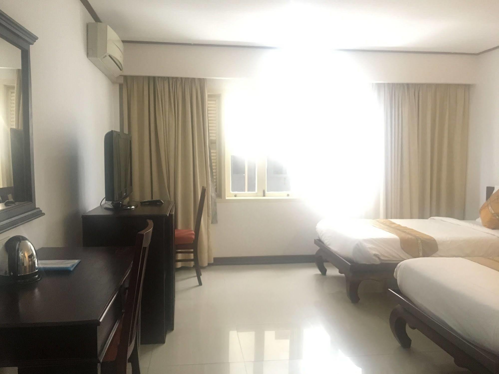 Av Hotel Vientiane Exterior photo