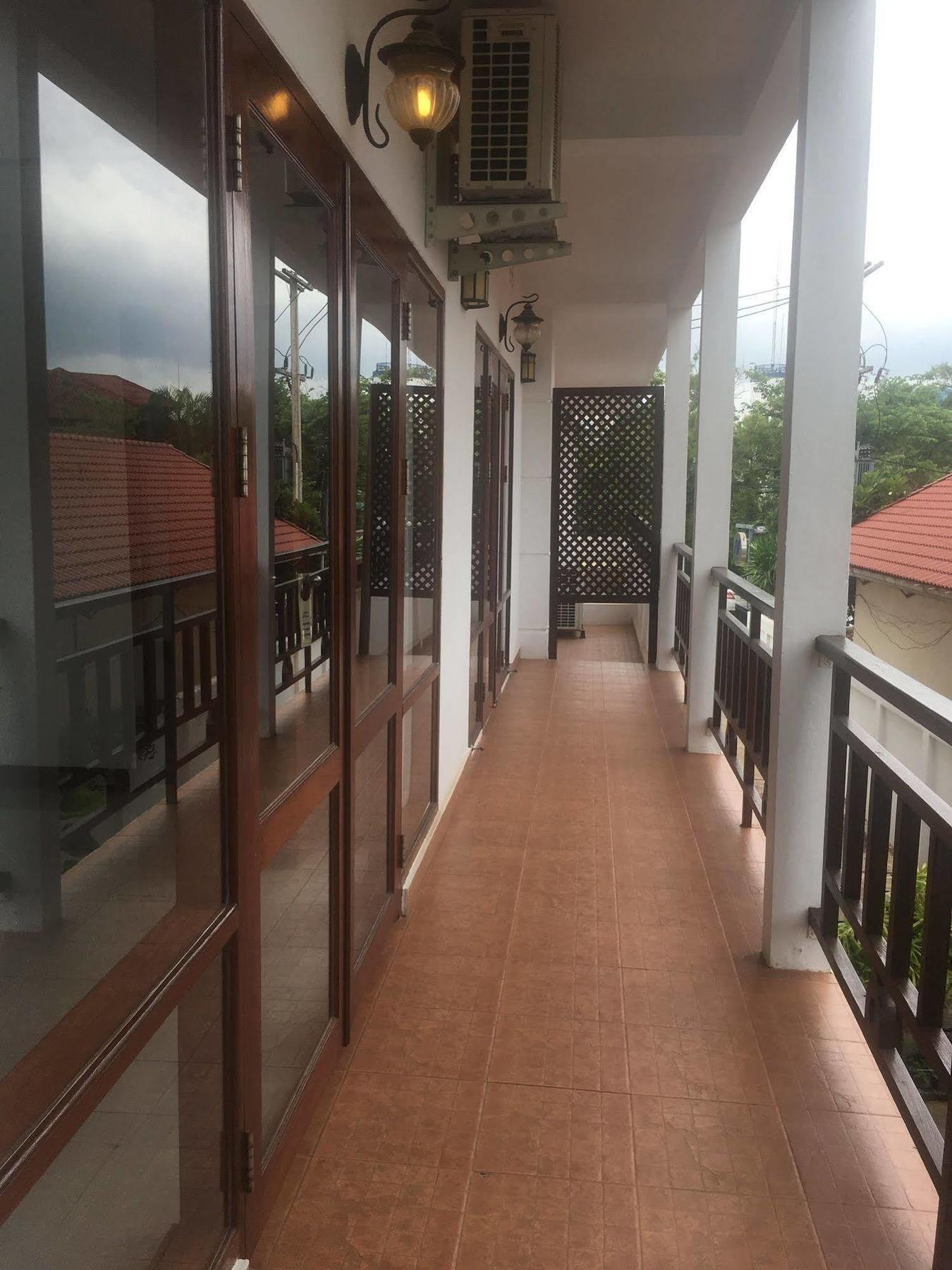 Av Hotel Vientiane Exterior photo