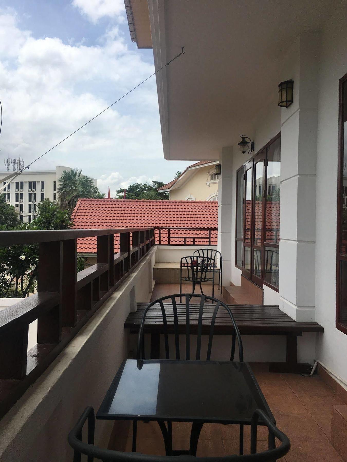 Av Hotel Vientiane Exterior photo